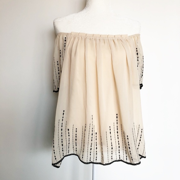 Forever 21 Tops - Forever 21 off the shoulder boho ivory blouse S